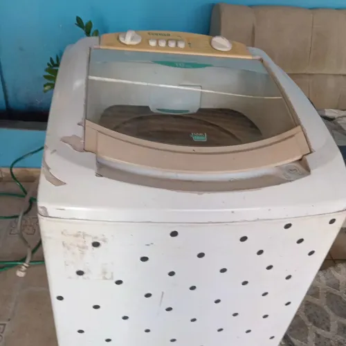 Cama colchão e máquina de lavar funcionando perfeitamente