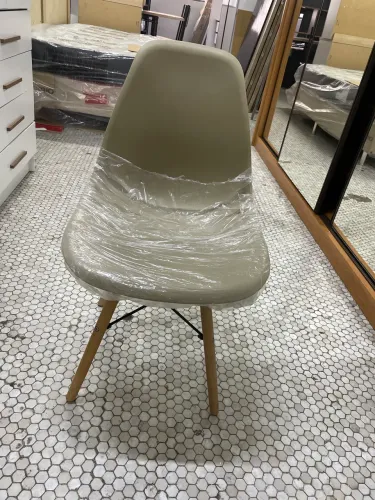Cadeira charles Eames Eiffel Pés de madeira palito