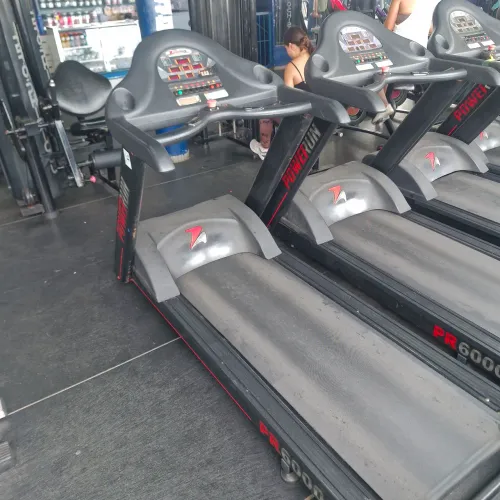 Esteira POWER RUN LOTE com 13 esteiras, são 8 modelo PR3000 e 5 modelo PR6000