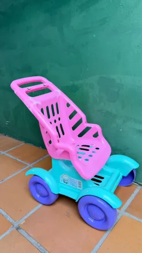Carrinho de boneca