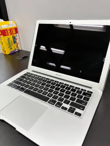 MacBook Air 13 Early 2014 i5 SSD Apple - ótimo estado