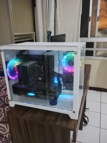 PC Gamer - Gigabyte Radeon RX 7700 XT | AMD Ryzen 5 5500 | DeepCool AK400