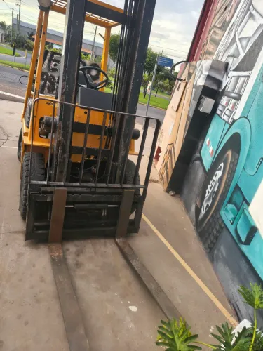 Empilhadeira 1.500kg gás