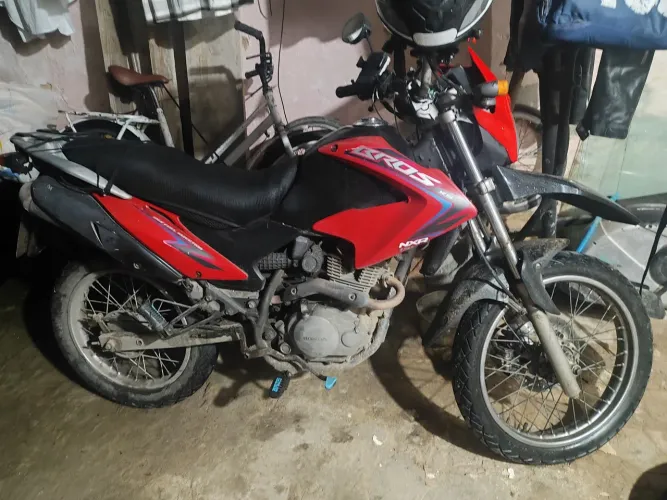 Troco Bros em crosser.