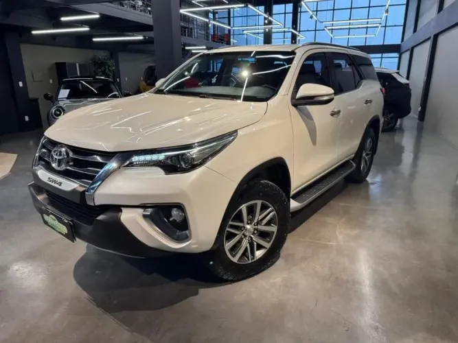 Toyota Hilux SW4 SRX 4X4 2.8 TDI 16V Dies. Aut. 2016