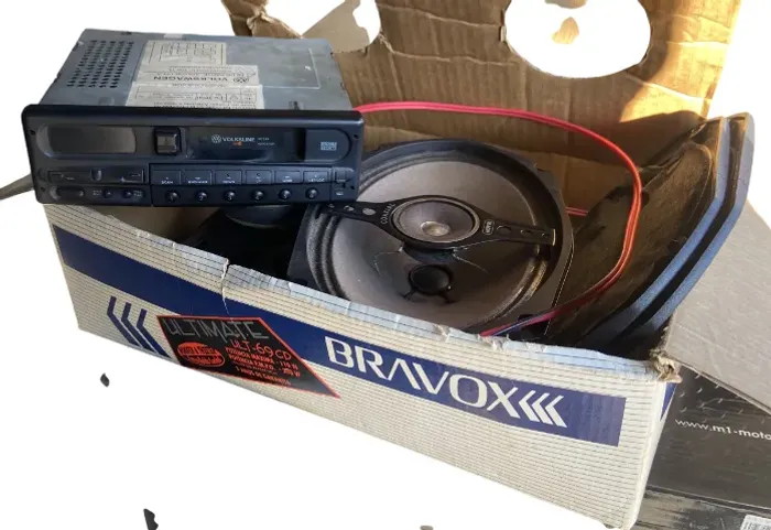 Kit Som Original VW Anos 90 Rádio Volksline DC249 + Alto Falantes Novik 6x9