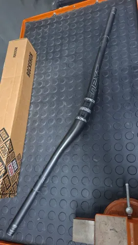 Guidão Race Face Next Carbono 760mm 8° Back 5° Up 20mm Rise