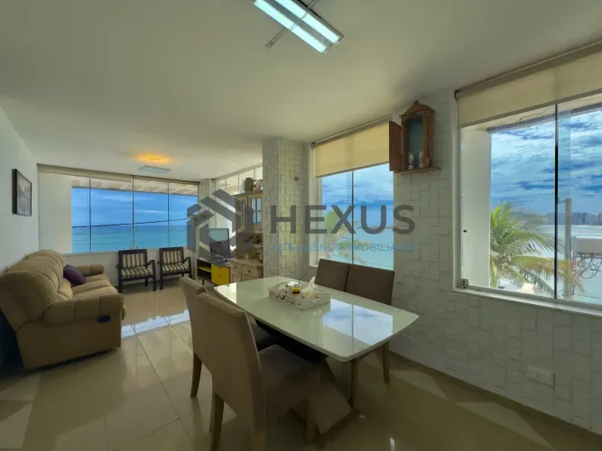Apartamento reformado frente mar na Praia das Pitangueiras, Guaruja