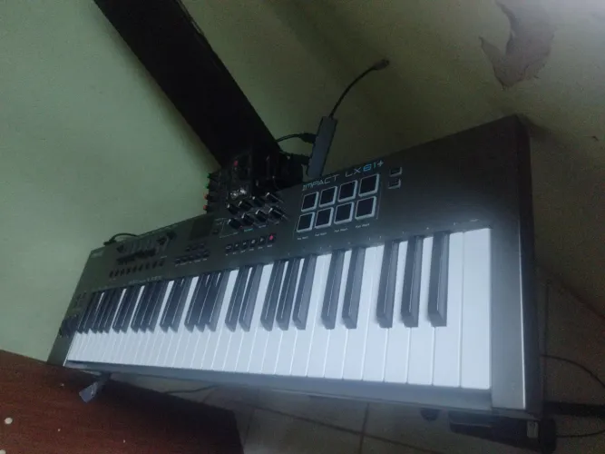 Sintetizador nektar impact lx61 semi novo