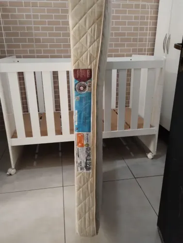 Colchão infantil anti refluxo 