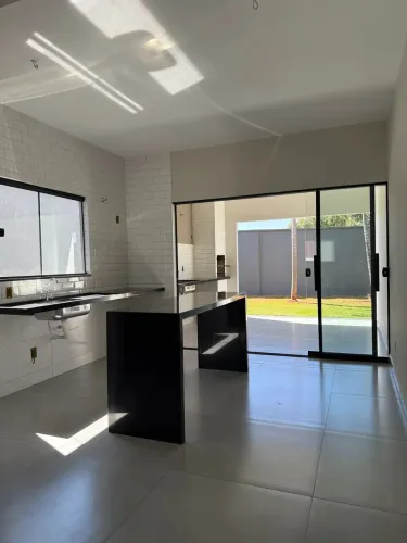 Casa com 03 quartos lote Grande no Residencial Olinda em Goiânia