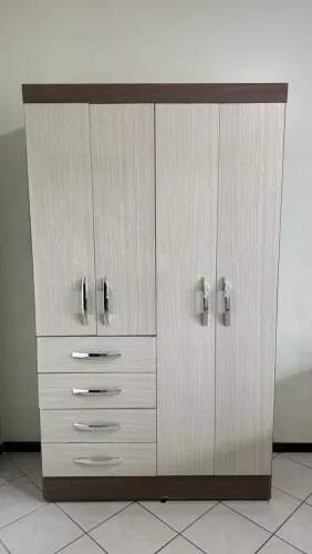 Guarda roupa com espelho 
