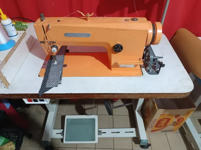 Máquina reta industrial