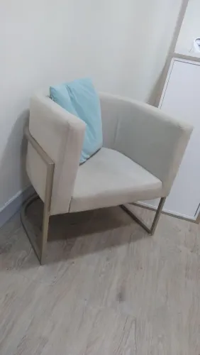 2 Poltronas meia lua, Metalon dourado e suede bege
