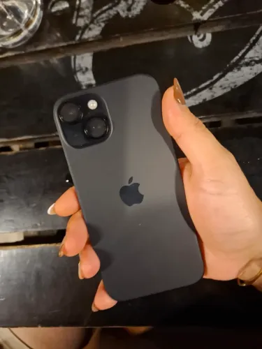 Iphone 15 87% de bateria sem defeitos.