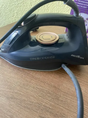 Ferro de Passar a Vapor Britânia BFV2000P Nano Ceramic - 127V / 1200W