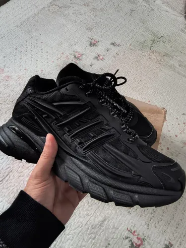 ADIDAS ADISTAR JELLYFISH X PHARRELL WILLIAMS 