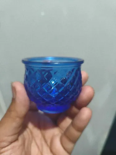 Copo azul pequeno avon