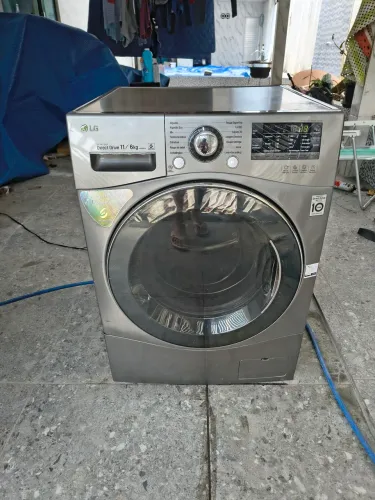 Máquina de lavar roupa LG com capacidade para 11kg lava e seca