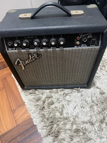 Amplificador Cubo de Guitarra Fender Frontman 15g