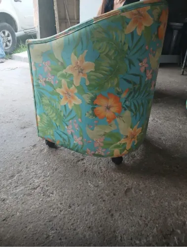 Vende se essas poltronas de rodinhas todas em perfeito estado tenho 6 dela 