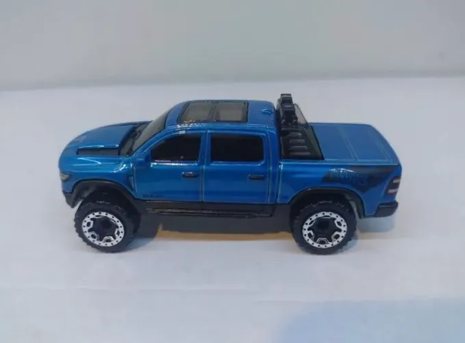 Miniatura Hotwheels 23 RAM 1500 Azul Loose Novo 1:64 Pickup