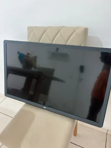 Televisão SMARTTV LG (32?) em perfeito estado