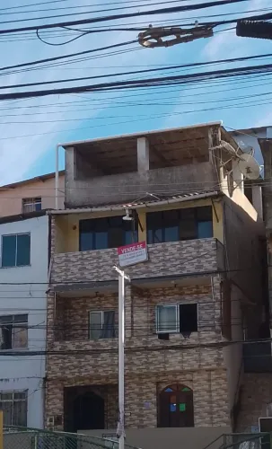Vendo excelente casa na rua principal- Vale das Pedrinhas