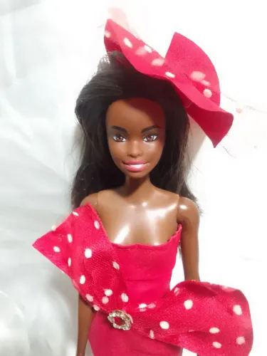 Boneca barbie negra em fashion de gala 30cm