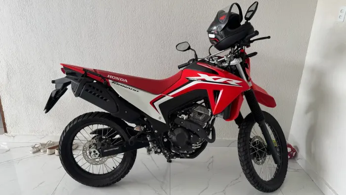 XR TORNADO 300 com apenas 200 km rodados