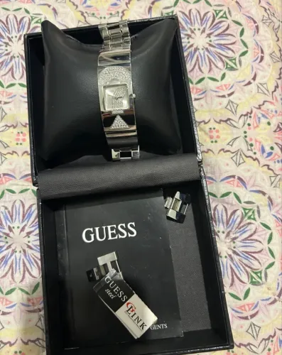 Relógio Guess Prata com Detalhes Cravejados