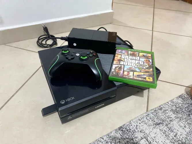 Vende-se Xbox One Fat