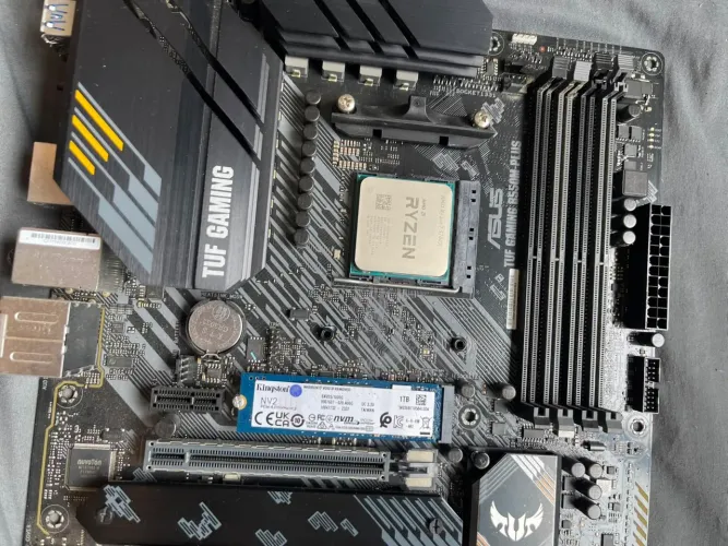 KIT RYZEN 7 5700X - B550M TUF GAMING AM4 - 16GB DDR4 3600MHZ
