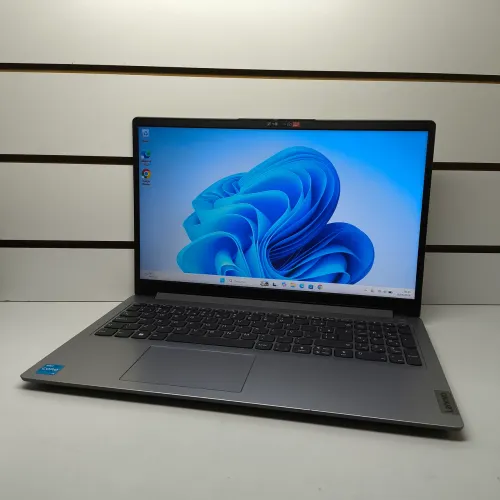 Notebook Lenovo Core i3 13ª G 8GB 256GB SSD NVMe Tela 15.6 Full HD