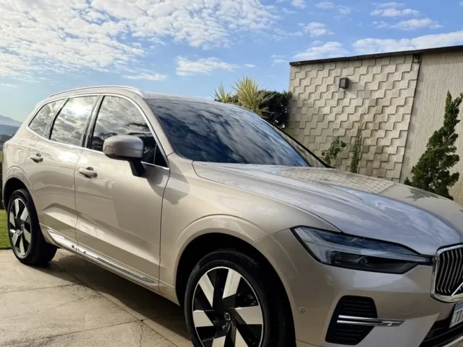 Volvo XC-60 T-8 Ultra Dark 2.0 AWD (híbrido) 2025