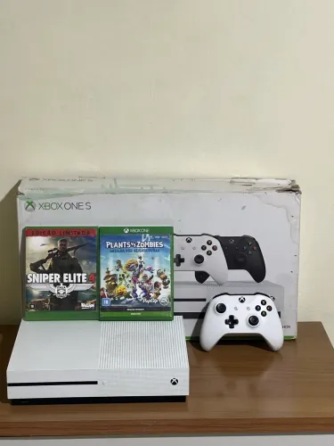 Xbox One S 1 terá + 2 jogos