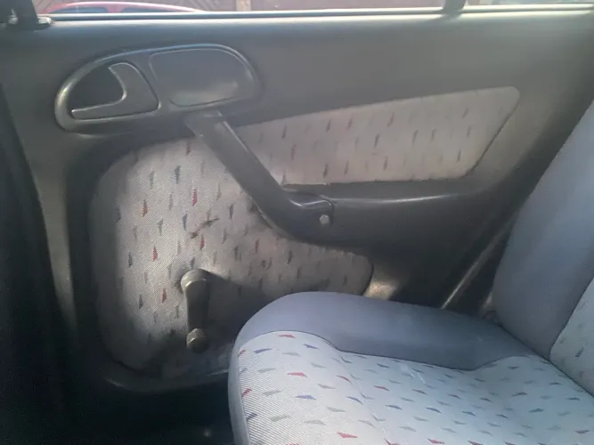 Volkswagen Gol Geração II 1.0 16V 70cv MI Gasolina Mec. 4P 1998