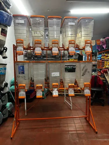 Graneleiro de ração com 10 módulos 