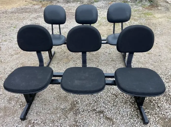 Cadeiras de sala de espera, estofadas, em ótimo estado
