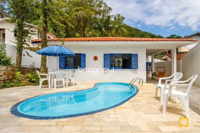 BRGNOLI VENDE- Linda casa à venda em Sambaqui, Florianópolis