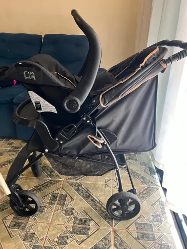 Carrinho Galzerano + bebê conforto completo