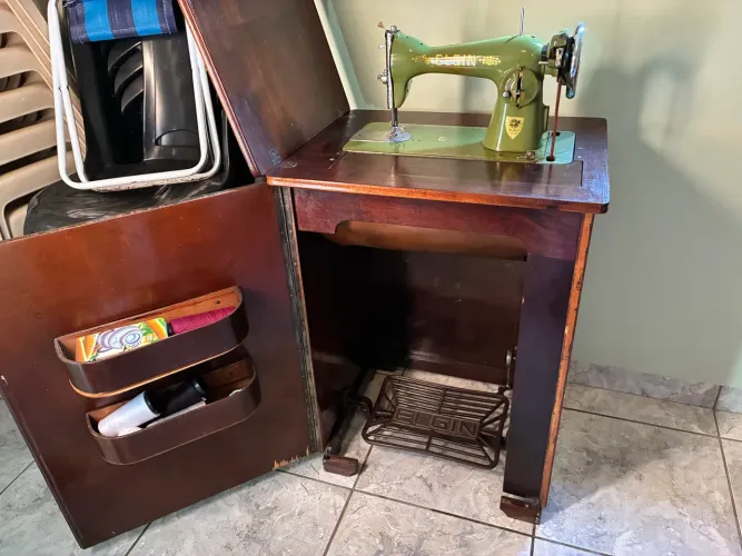 Máquina de costura reta