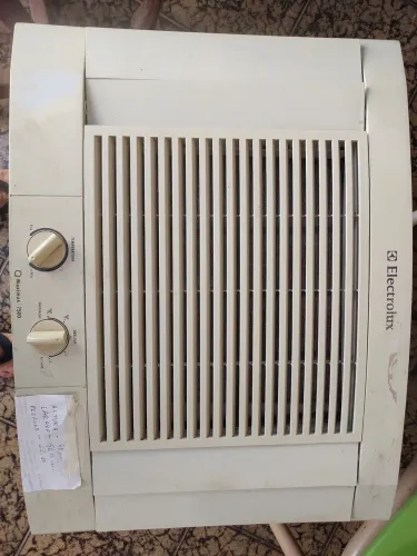 Vendo ar condicionado 9mil btu aparelho funcionando permanente voltagem 220 w