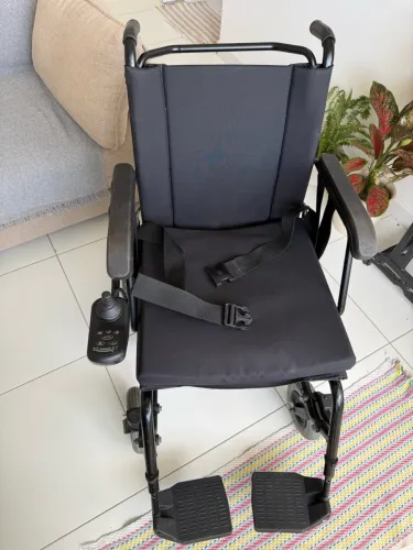 CADEIRA DE RODAS MOTORIZADA 
