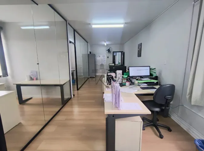 Três Salas Comerciais No Centro Condomínio Edifício América