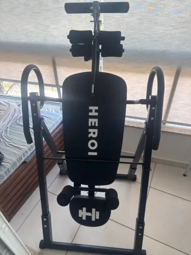Mesa de inversão para alongamento na coluna 