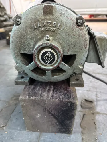 Motor Elétrico Trifásico 1CV - 220/380V - Marca BRASIL (MEB)