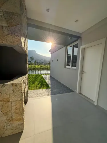 Casa reserva da pedra para locação! Fundo lago, vista para pedra branca