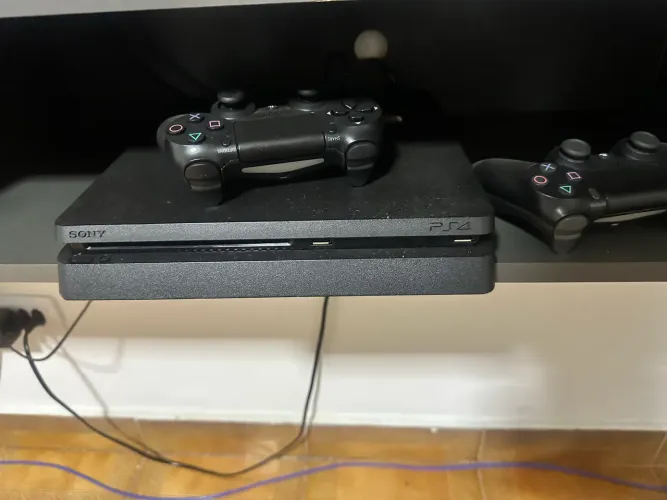 PS4, 2 controles + 3 jogos