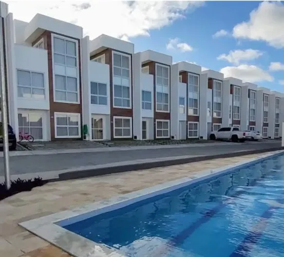 Alugar - Casa Duplex em Cond Fechado em Parnamirim - 2 Suítes - 110m² - Churrasqueira Indi